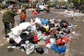 sampah-menumpuk-di-pinggir-jalan-jamika-kota-bandung_20230828_223414.jpg