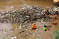 Sampah Menumpuk di Pintu Air Manggarai