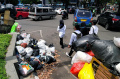 sampah-menumpuk-di-taman-kecil-jalan-gurame-bandung_20230124_193558.jpg