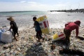 Sampah Plastik Banjiri Pantai Kedonganan Bali
