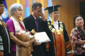 samuel-hutabarat-hadiri-wisuda-brigadir-j-di-universitas-terbuka_20220823_162454.jpg