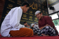 Santri Ponpes Tahfidz Tunanetra Saman Darushhudur Membaca Alquran