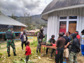 Satgas Pamtas RI PNG Yonif Raider 142/KJ Adakan Pengobatan Keliling