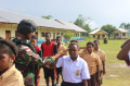 Satgas Pamtas Yonif  Raider 142/KJ Melatih Baris Berbaris