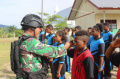 Satgas Pamtas Yonif  Raider 142/KJ Melatih Baris Berbaris