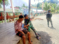 Satgas Yonif 126/KC Obati Warga di Perbatasan
