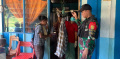Satgas Yonif 143/TWEJ Beri Pengobatan dan Penyuluhan Kesehatan