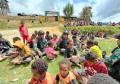 Satgas Yonif Mekanis 203/AK Ajak Anak Papua Belajar