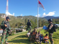 satgas-yonif-mekanis-203ak-ajarkan-menggambar-dan-mewarnai_20221108_144000.jpg