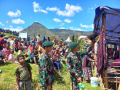 Satgas Yonif Mekanis 203/AK Hadiri Pameran UKM di Distrik Pirime