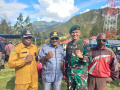 satgas-yonif-mekanis-203ak-hadiri-pameran-ukm-di-distrik-pirime_20221129_111631.jpg