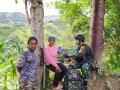 Satgas Yonif Raider 142/KJ Berikan Layanan Kesehatan Keliling