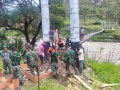 Satgas YR 142/KJ Bersama Warga Perbaiki Tangga Jembatan