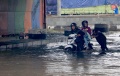 Sejumlah Kendaraan Terjebak Bajir Semarang