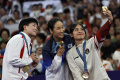 senyum-gregoria-mariska-tunjung-saat-penyerahan-medali_20240805_201052.jpg