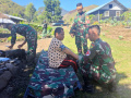 Senyum Warga Sambut Satgas Pamtas RI PNG Yonif Raider 142/KJ