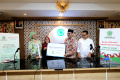 serah-terima-wakaf-asuransi-jiwa-syariah_20231108_225044.jpg