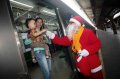 Sinterklas Di Commuterline Pada Hari Natal