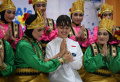 siswa-asing-disambut-tari-saman-ratoe-jaroe-aceh_20240812_161915.jpg