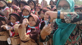 Siswa SD Melakukan Aksi Remas Botol Sambut HUT Kemerdekaan RI Ke-77