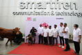 Smartfren Serahkan Bantuan Hewan Kurban