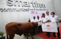 Smartfren Serahkan Bantuan Hewan Kurban