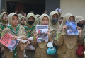 solidaritas-siswa-smp-muhammadiyah-4-surabaya-untuk-palestina_20231012_160720.jpg