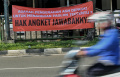 spanduk-dukung-hak-angket-terpasang-di-jalan-jakarta_20240301_175414.jpg