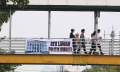 spanduk-lawan-dinasti-politik-bertebaran-di-jakarta_20231015_185423.jpg