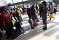 Suasana Arus Mudik di Stasiun Proyek Senen Jakarta