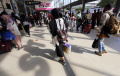 Suasana Arus Mudik di Stasiun Proyek Senen Jakarta