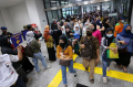 Suasana di Stasiun Manggarai Pascaperubahan Rute Perjalanan KRL