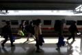 Suasana Stasiun Pasar Senen H-3 Idul Fitri 1443 H
