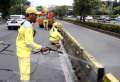 sudin-bina-marga-jakarta-pusat-membersihkan-mcb-gatot-subroto_20230127_182833.jpg