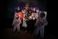 suka-cita-sambut-pendaratan-pesawat-antariksa-india-di-bulan_20230824_151524.jpg