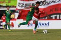 Sukarja Berebut Bola Dengan Firli Apriyansah