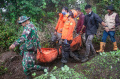 sulitnya-evakuasi-korban-tewas-erupsi-gunung-marapi_20231206_170246.jpg
