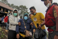 sulitnya-evakuasi-korban-tewas-erupsi-gunung-marapi_20231206_172942.jpg