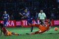 Sunarto Tendang Bola ke Gawang Pusamania Borneo FC