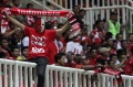 Suporter Timnas Indonesia Saksikan Laga AFF CUP 2016