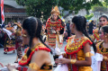 surabaya-vaganza-2024-mengelar-pawai-mobil-hias-dan-budaya_20240526_192531.jpg