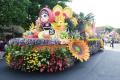 surabaya-vaganza-2024-mengelar-pawai-mobil-hias-dan-budaya_20240526_192541.jpg