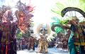 surabaya-vaganza-2024-mengelar-pawai-mobil-hias-dan-budaya_20240526_192543.jpg