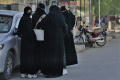 Taliban Wajibkan Perempuan Afghanistan Pakai Burqa