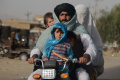 Taliban Wajibkan Perempuan Afghanistan Pakai Burqa