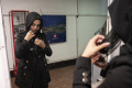 Taliban Wajibkan Presenter TV Wanita Bercadar