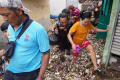 tanggul-sungai-cigede-jebol-rumah-warga-terendam-banjir_20240112_211628.jpg
