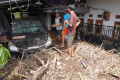 tanggul-sungai-cigede-jebol-rumah-warga-terendam-banjir_20240112_211929.jpg