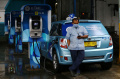 Target Penambahan Mobil Listrik Blue Bird