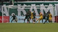 Tendangan Gawang Angel Carrascosa Dihalangi Pamain PSS Sleman